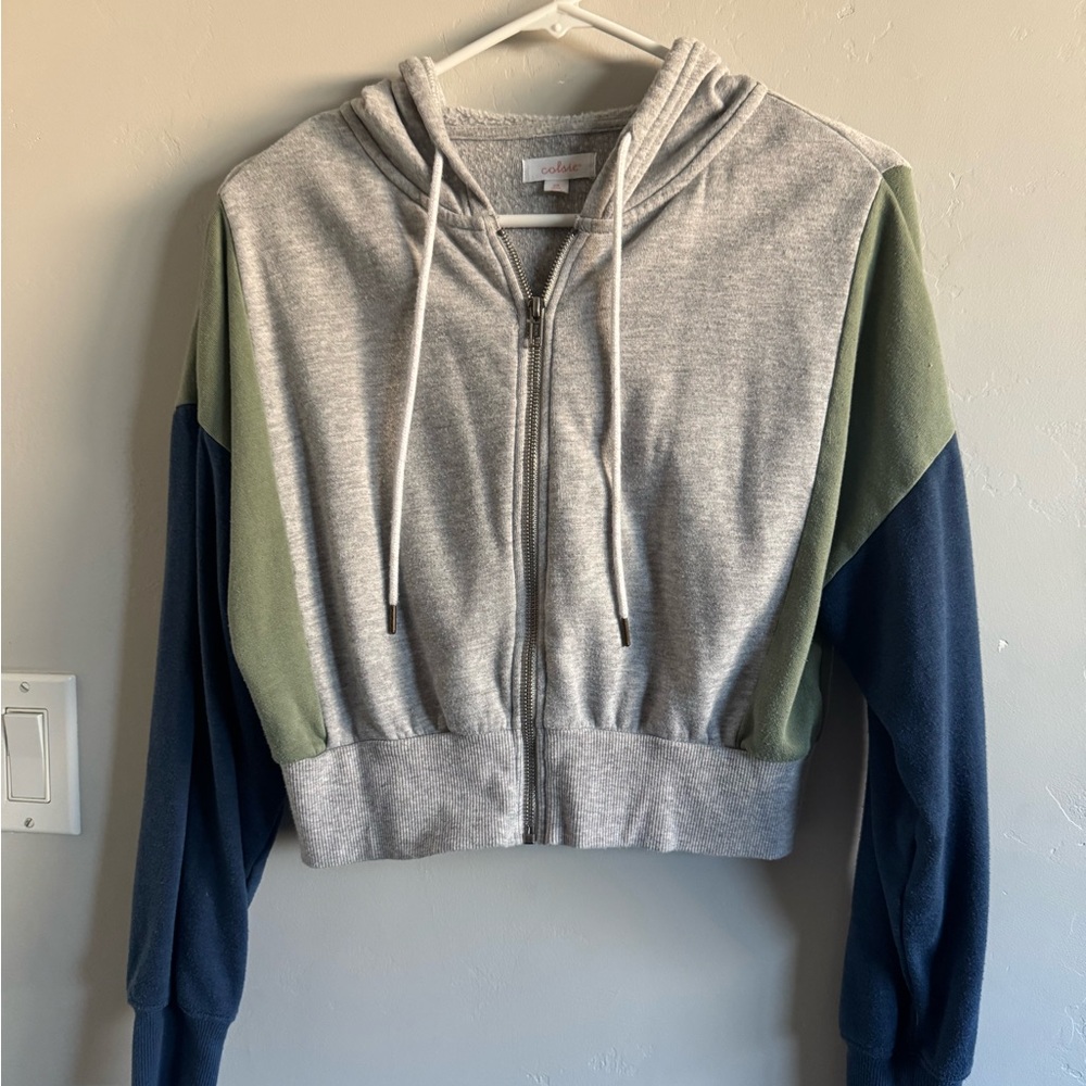 EUC Colsie cropped hoodie size XS